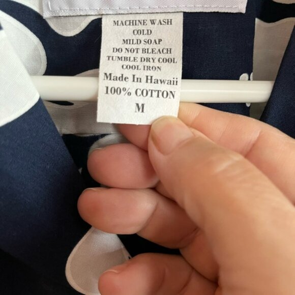 Alohawears button down Medium - Picture 4 of 4